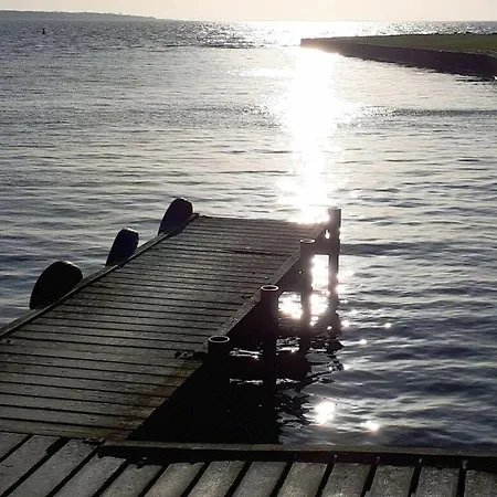 Large On The Lagoon, Relaxation Дом отдыха *